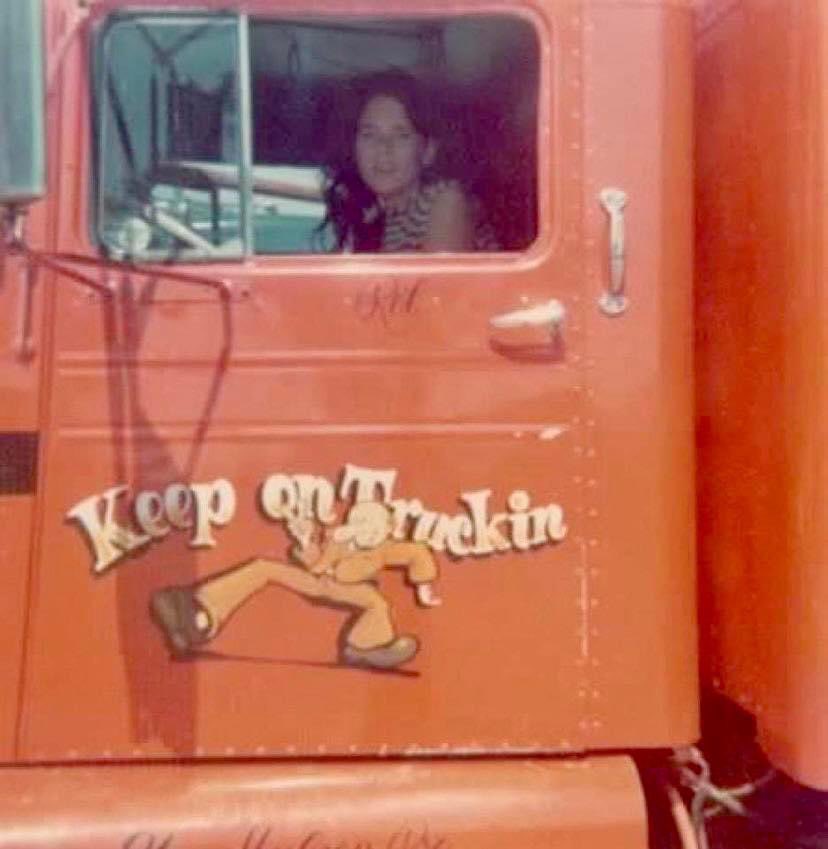 Keep on Truckin’ 🕺🕺

#thedirtyoldtrucker #oldtrucks #kenworth #kenworthtrucks #keepontrucking #keepontruckin