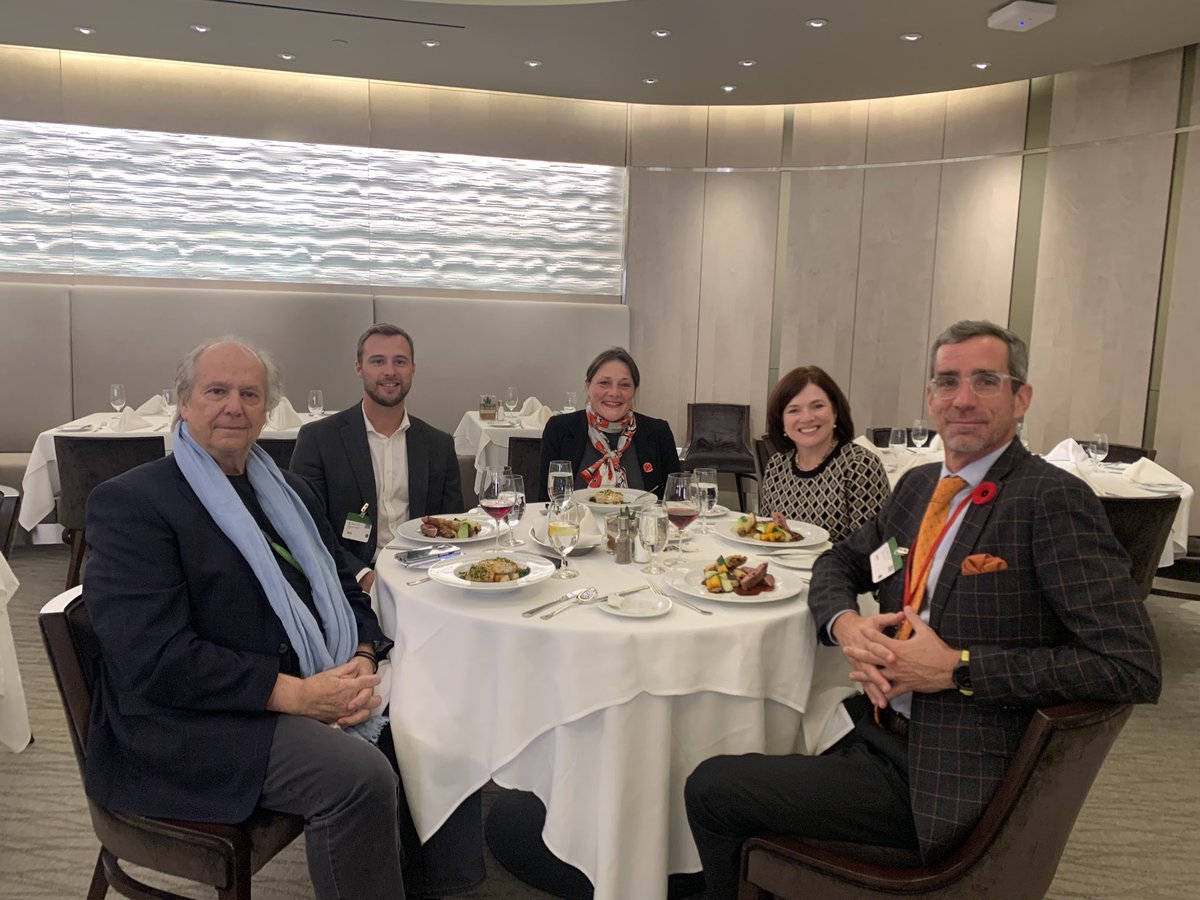 Dîner-rencontre très intéressant avec la députée bloquiste <a href="/JulieVignolaBL/">Julie Vignola</a> pour échanger sur les dossiers de l’hôtellerie! #HAConthehill Avec les hôteliers <a href="/domgallant/">Dominic Gallant</a> et <a href="/icardo_xavier/">xavier icardo</a> et le conseiller politique Michel Letourneau.