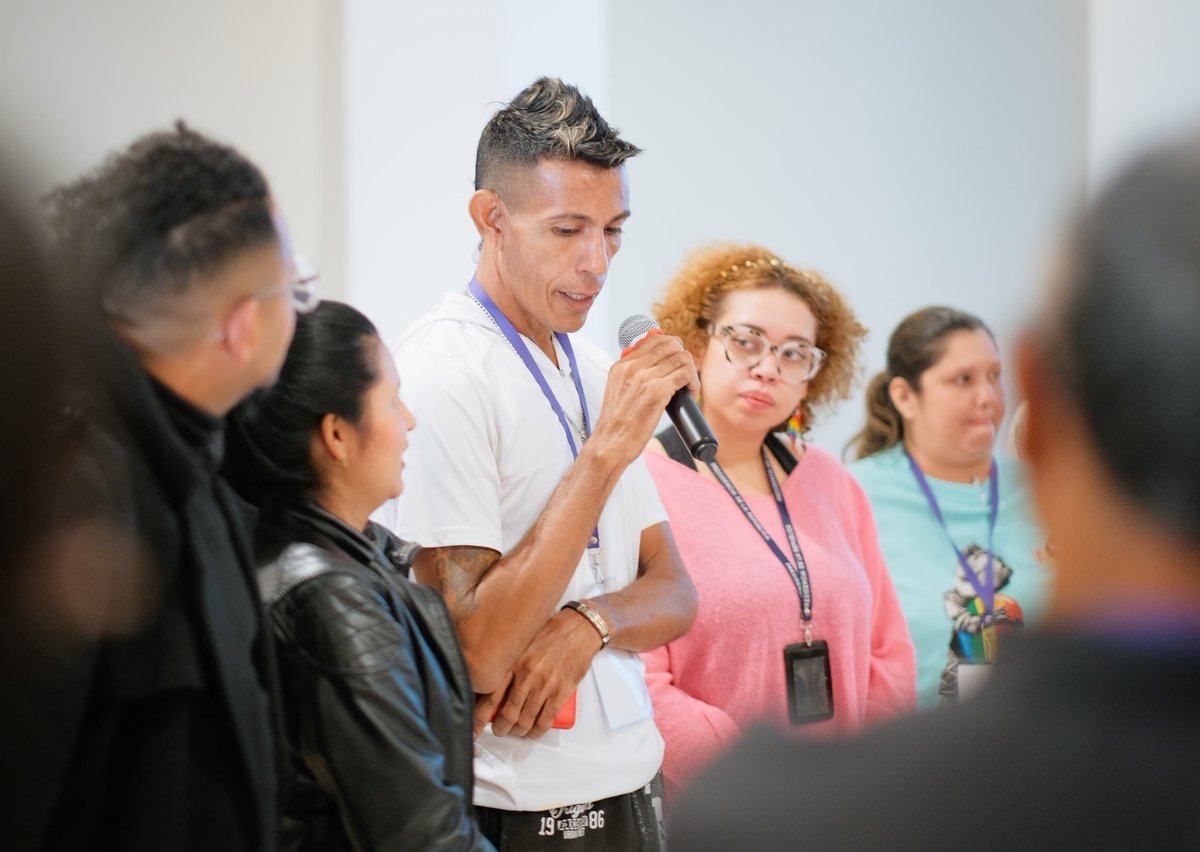 MisionONUCol's tweet photo. Cerramos la jornada en la @CinematecaBta con el documental #Transfariana como un ejercicio de memoria, un conversatorio a 5 voces sobre derechos LGBTIQ+ y pasos recorridos, para finalmente habitar la fiesta de la vida mediante una muestra de ballroom. #LeDoyMiVozALaPaz https://t.co/itLOrbkxmn