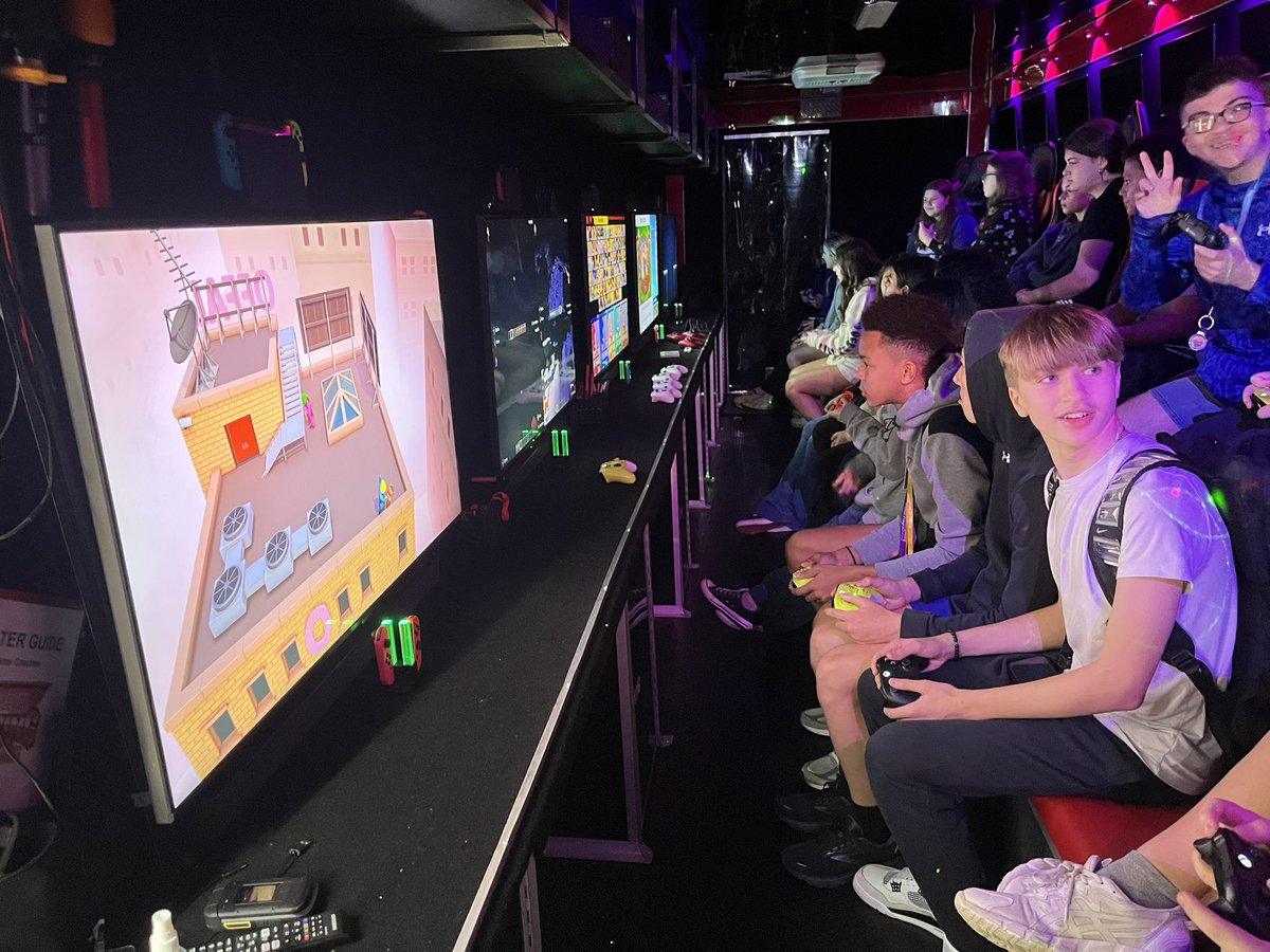 SouthernMSAACPS's tweet photo. Today students who passed the most amount of IReady lessons first marking period participated in a Gaming truck. Thanks @OEASAaacps for the support! @AACountySchools #belonggrowsucceed https://t.co/AcZhAEMZgE
