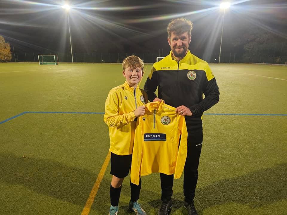 ForresYouth's tweet photo. The Youth Development would like to thank Rexel and their Inverness Branch Manager  Ross Montgomery who have very kindly sponsored new tracksuit tops for our u12s squad.
Ross Montgomery hands over one of the new tracksuit tops to our u12s captain Ben Riddoch 🟡🟤👌
@Rexel_Group https://t.co/UuTGiHpNnZ