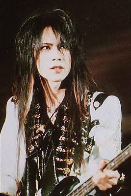90svisualizmbot's tweet photo. X JAPAN HEATHさんががんで急逝。
僕の青春を彩ったバンドのベーシスト。
今までありがとうございました。
ご冥福をお祈りします。

#HEATHありがとう 
#HEATH
#XJAPAN
#yoshiki
#訃報 https://t.co/R246FDTqkf