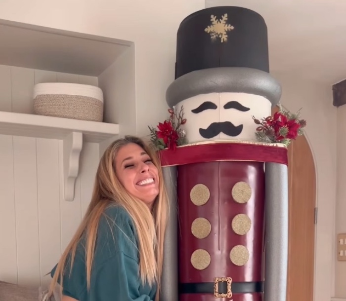 Stacey Solomon wows fans as she makes giant nutracker but Joe Swash says it's 'intimidating' #StaceySolomon ok.co.uk/celebrity-news…