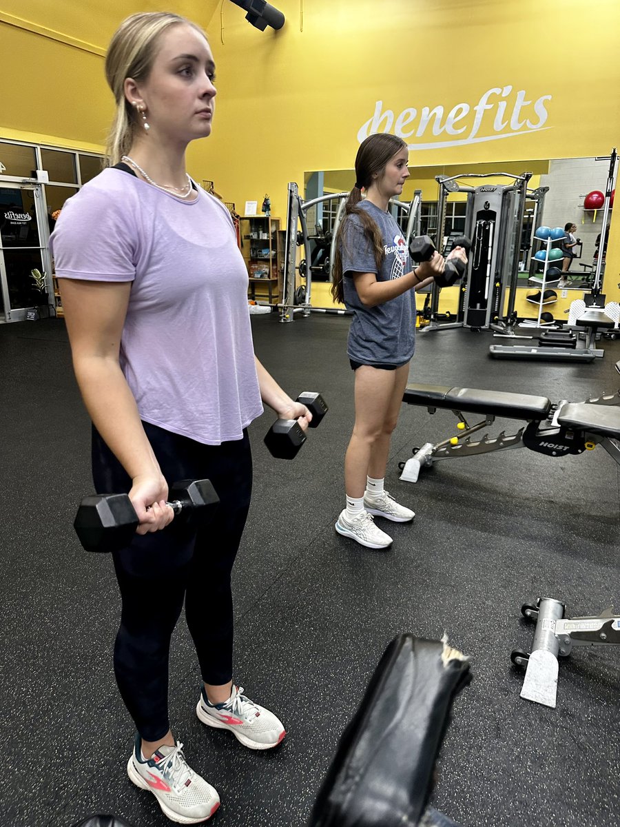 ToberHannah's tweet photo. Tough arms and back day with @757NxtLevelAthl ! Proud of @tober_allison for pushing through it! 💪 https://t.co/4VAq1OwFMm