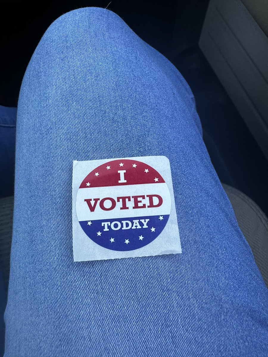 LeaundraRoss's tweet photo. Just voted with my husband ,our youngest daughter , and her two daughters.
#vote #voteblue #Texasvoting https://t.co/ILT53fQ4iw