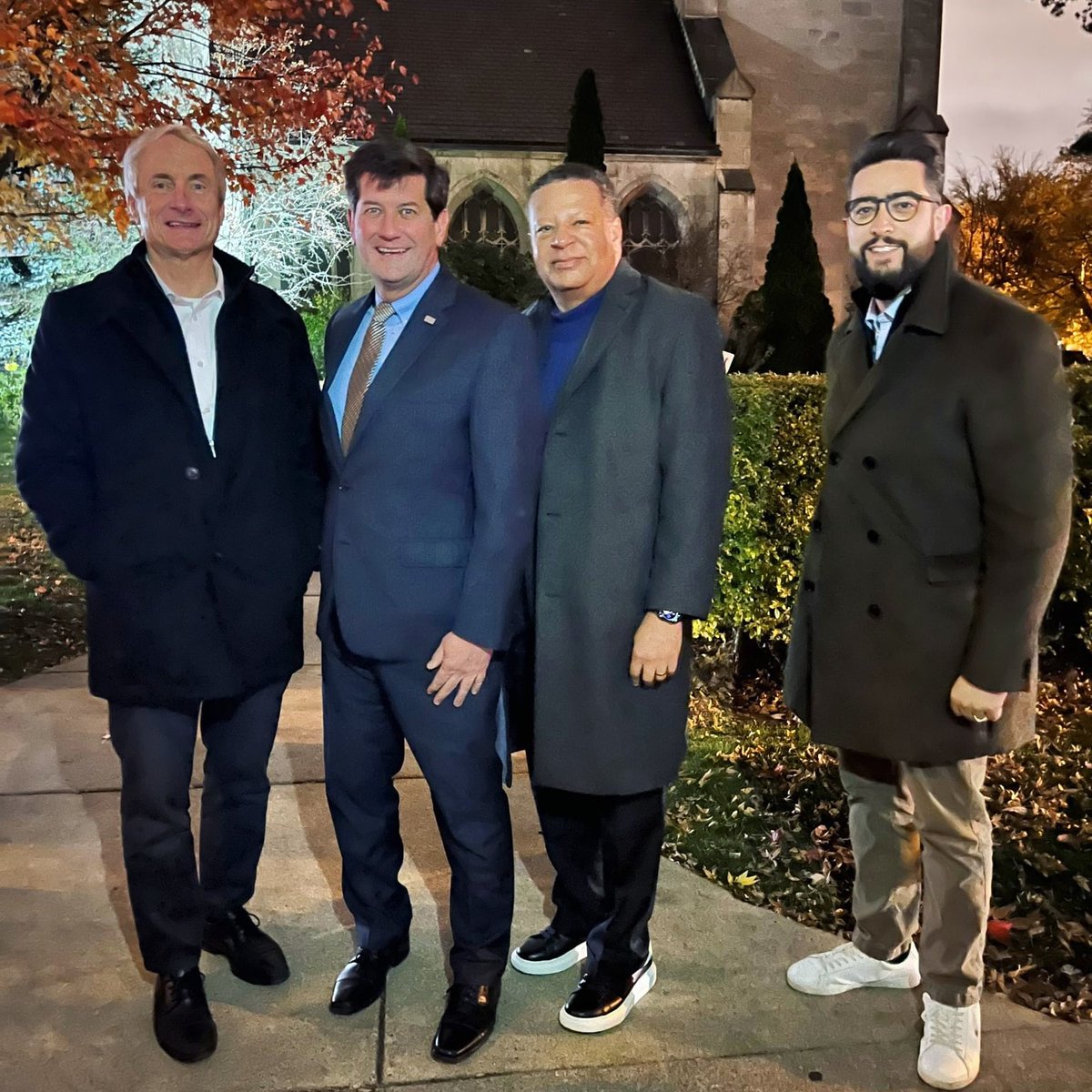 Greeting voters in Buffalo with County Executive <a href="/markpoloncarz/">Mark Poloncarz</a>. 

Polls are open until 9pm! Get out and vote 🗳