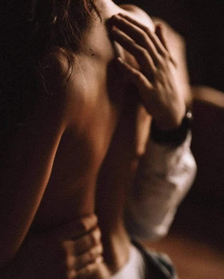 El sexo es la expresión
más pura, donde la mente
y el cuerpo se liberan
de cualquier tabú.

#UnaPlumaYUnDesvelo
#EroticoAquelarre
#LetrasConDeseos