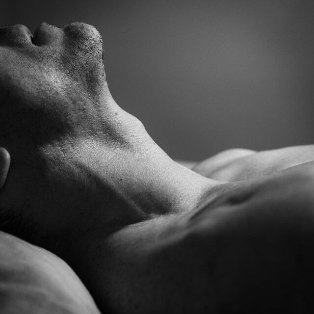 No dejes ni una gota del néctar de mi deseo...

#EroticoAquelarre
#UnaPlumaYUnDesvelo
#LetrasConDeseos