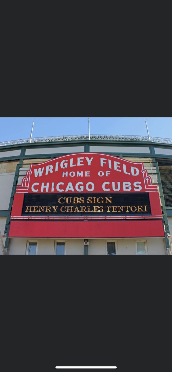 That time the @Cubs sign Henry 😂