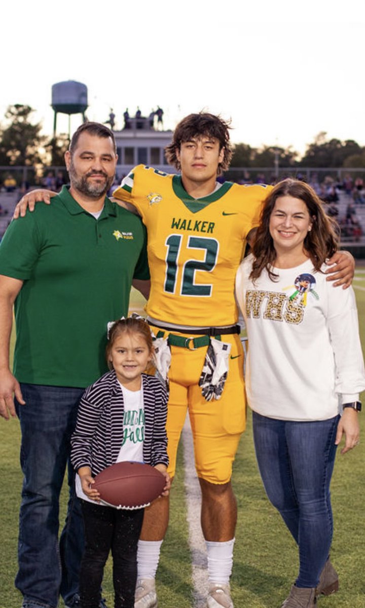 Senior Night! Thank you sm to my two biggest fans, supporters, and teachers! I couldn’t have made it this far without y‘all!!💛💚
<a href="/TWorkmanII/">TNW II</a> <a href="/tomsgurl2504/">Dee</a> #family