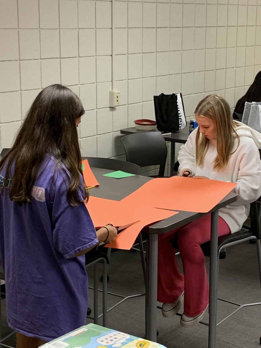 Web_Hart's tweet photo. Awesome WEB leaders prepping for WEB Wednesday! @RCSHartMS https://t.co/ukPo6HaOdt