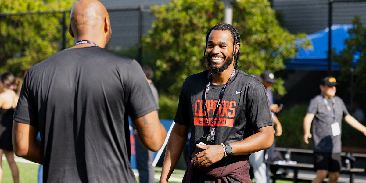 PlayEquityFund's tweet image. Our #MadeToPlay partnership with @nike hosted a Coaches Summit facilitated by @chjsorg 
Coaches from Boyle Heights + Watts learned invaluable info to take back to their youth teams and organizations. 
Thanks to all the coaches who showed up! #PlayEquity