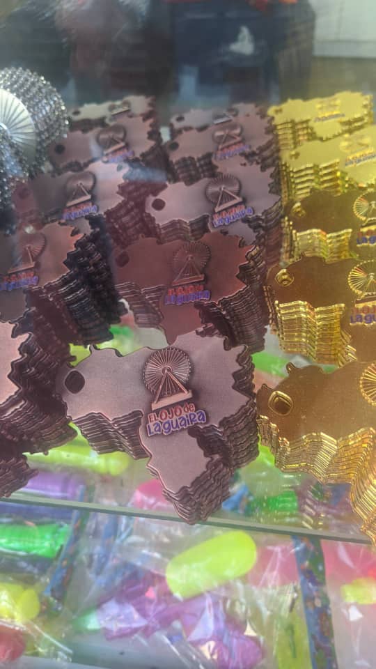 Y seguirán vendiendo este souvenir en el parque del #OjoDeLaGuaira. ? Que puede decir el gobernador Terán