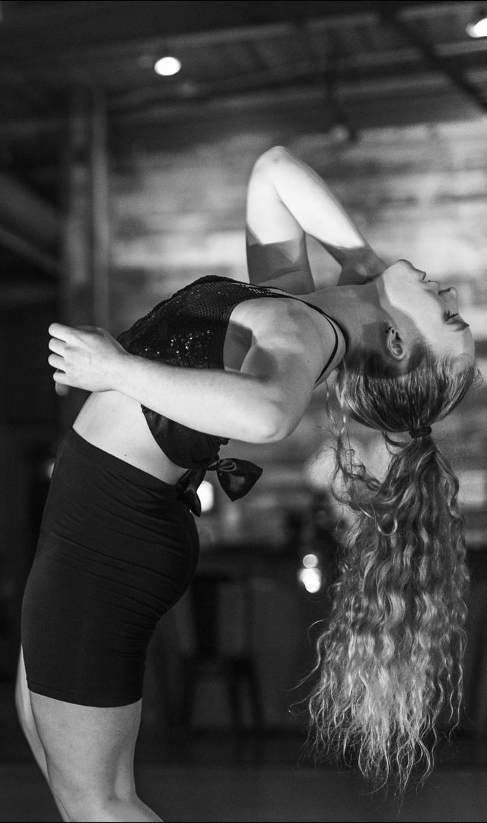 Presenting: Hannah Marr

Hannah Nicole Marr is originally from Raleigh, NC. Hannah has been a company member with ShaLeigh Dance Works since 2017 and became rehearsal director in 2020.

#ShaLeighDanceWorks #SDW #CompanyMember #Dance