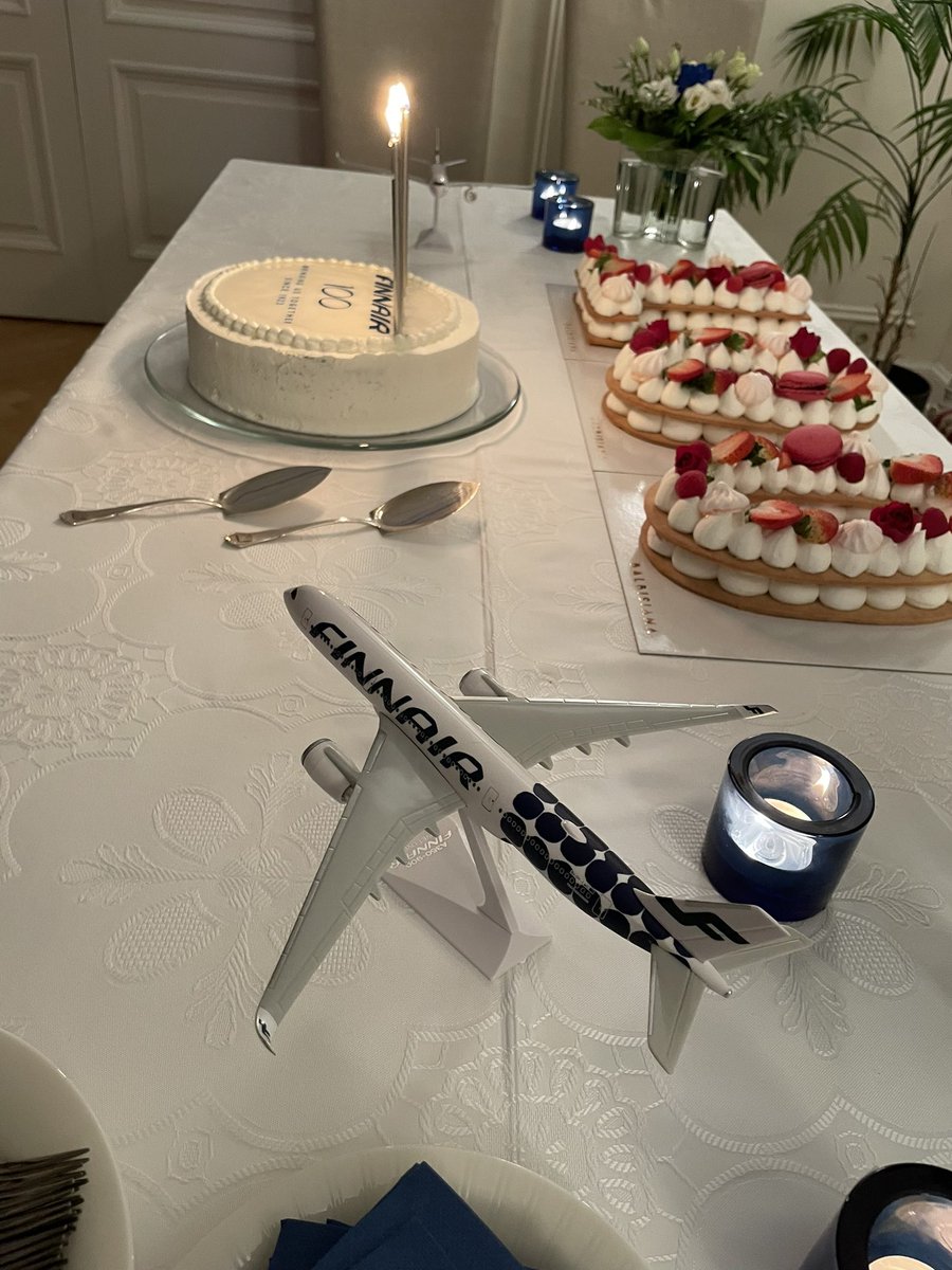 VadeAviones's tweet photo. Ha sido una gran noche en la embajada de Finlandia en Madrid, con la embajadora de anfitriona y rodeados de la buena gente del sector aéreo. 
Felicidades @Finnair https://t.co/D9KAiUqes0