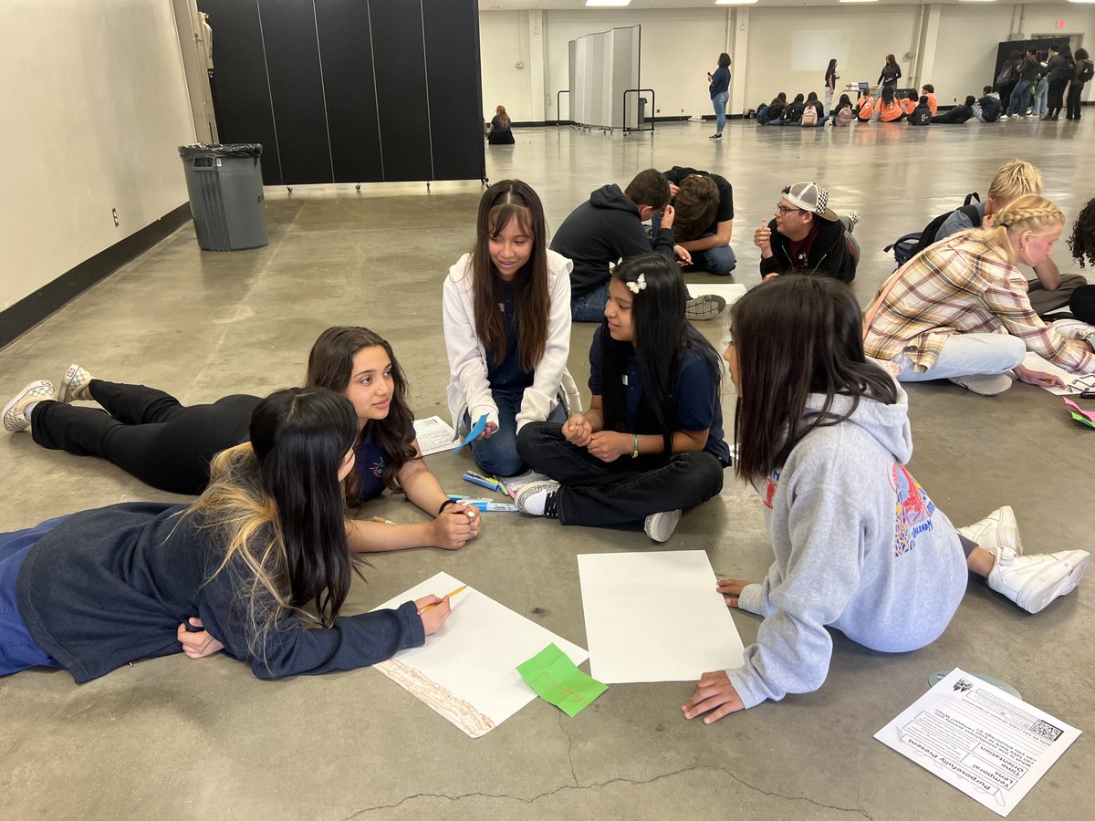 SMBSD Leaders participating in a workshop on improving our posters for events led by Pioneer Valley High School ASB students.  #CADALeaders @SMBSDSupt