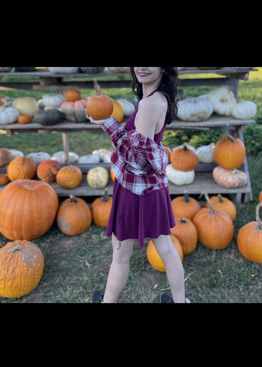 bakingtipsntits's tweet image. I love fall 🥺 I need subs that are obsessed with holidays like me 

{findom femdom paypig whalesub humanatm domme sub}