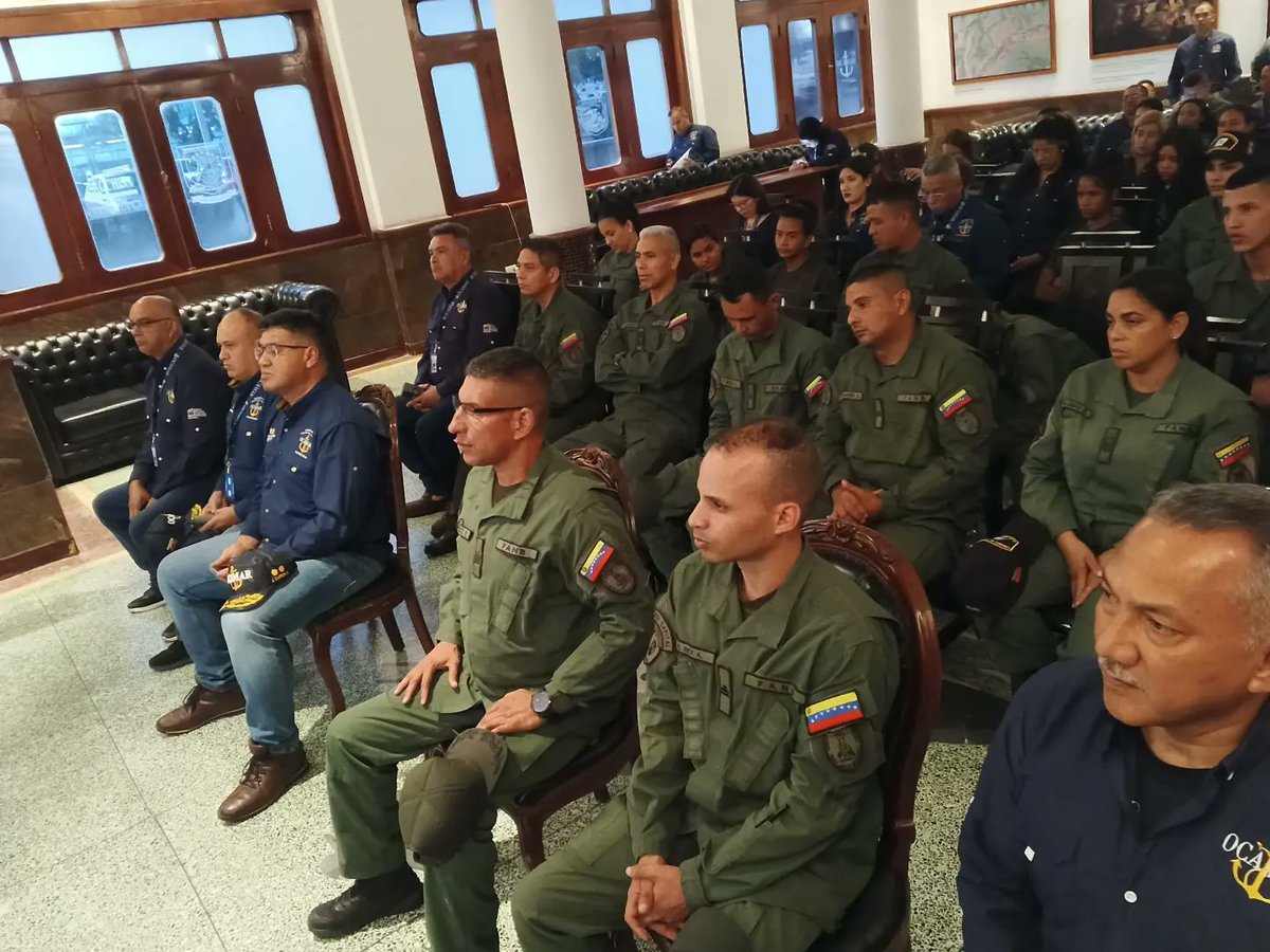 La Tripulación del Comando de Guardacostas participa en la Clase Magistral por parte del Comandante en Jefe Nicolás Maduros Moros, en el Acto de Unión Nacional en Defensa de la Guayana Esequiba, la cuál da inicio a la Campaña Nacional sobre la lucha en Defensa del Esequibo.
