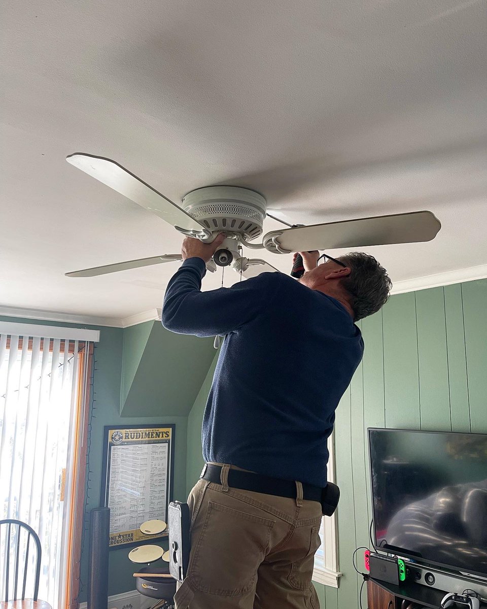 If anyone asks.. I pulled a permit 😉

Finally got my two new ceiling fans up and pumped how they came out! Shout out to my pops for teaching me how to install them. 🙏

#newfans #ceilingfans #homeownership #homeownerlife #westroxbury #homeowner #fatherlikeson #handy #guystuff