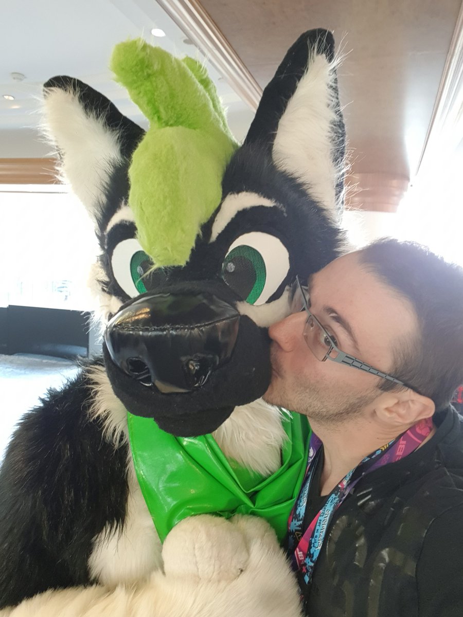 A few photos of me not wearing my Fursuit 😋
Yes, it's rare that I show my face 😅

Quelques photos ne portant pas ma Fursuit 😋
Oui, rare que je montre mon visage 😅

Je connais pas tout les @ 
- <a href="/BrekWoof/">𝘽𝙍𝙀𝙆 ➡️FBL13 @brek.bsky.social</a>
- <a href="/LisanSnowTiger/">Lisan 🔜 FBlackLight</a>
- @ ? 😣
- @ ? 😣

#furry #fur #fursuit #fursuiter