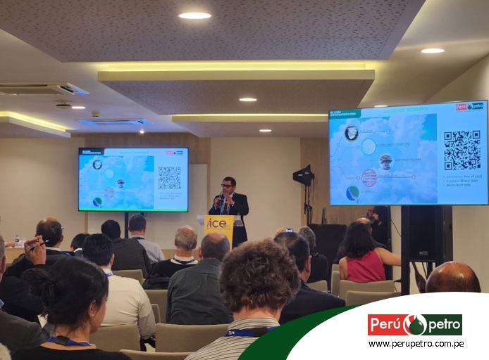 Perupetrosa's tweet photo. PERUPETRO promueve las 31 áreas con potencial de exploración ante inversionistas a fin de atraer su interés para la suscripción de Contratos de Licencia y/o Convenios de Evaluación Técnica. #Perupetro #Hidrocarburos #ICE2023 https://t.co/D61jV5ZBIP
