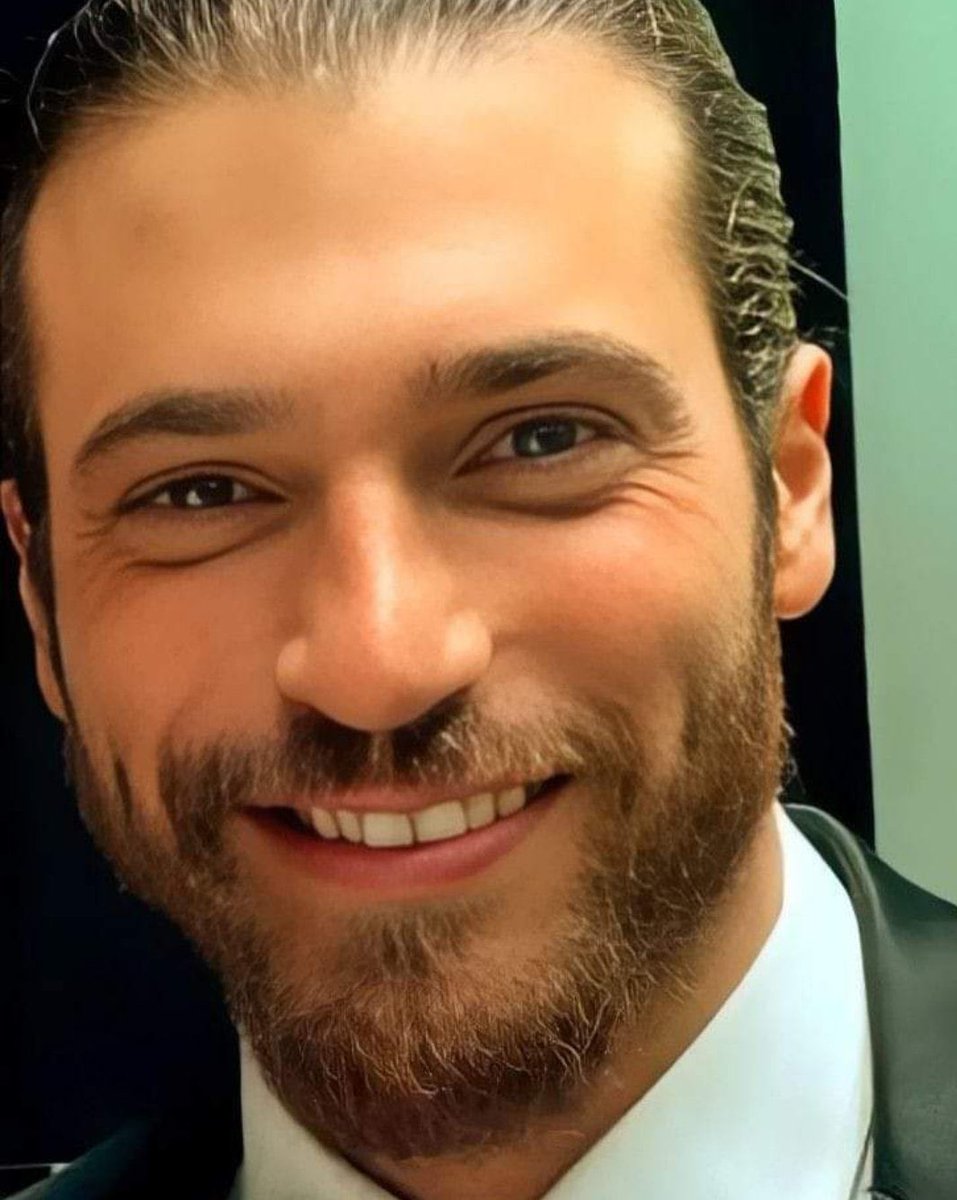 Las palabras no pueden sustituir un abrazo, pero sirven para hacerte llegar mis mejores deseos para tu cumpleaños. Felicidades en tu día!🎉🎁 

#CanYaman
#HappyBdayCan
#CanYamanHappyBDay
