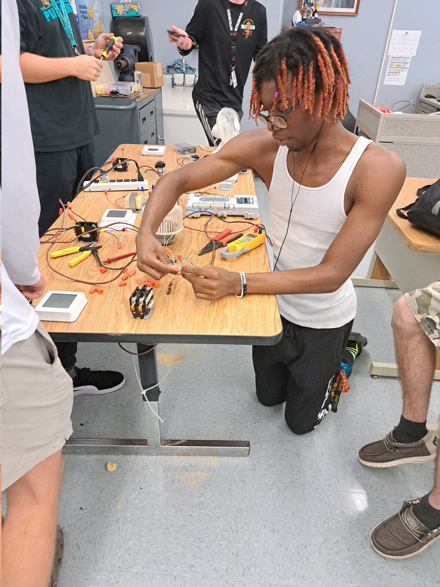 Daniel Arnold tweet media