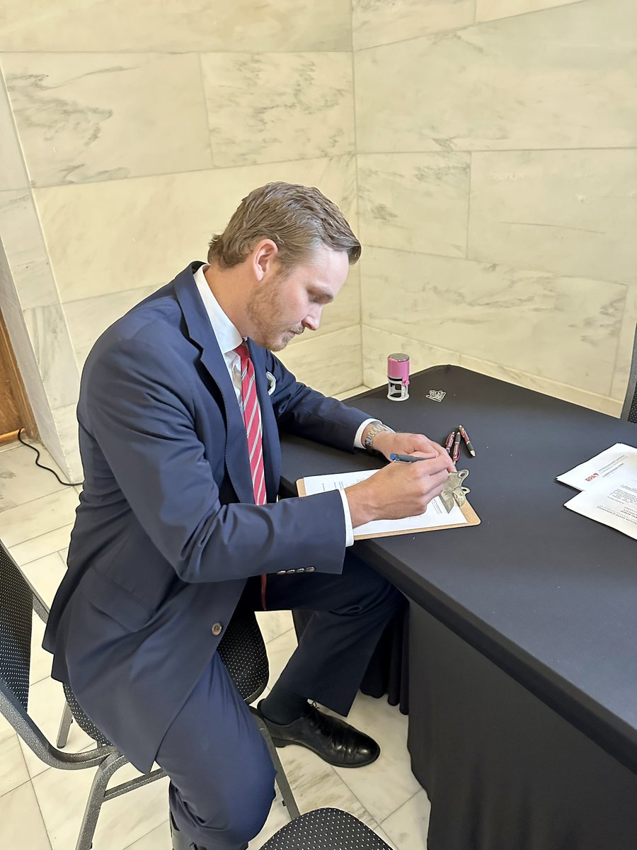 JeremiahMooreAR's tweet photo. Yesterday I filed for re-election to serve the fine people of the Arkansas Delta in District 61. I look forward to the opportunity to serve a second term in the House, and am proud to have my wonderful fiancé, @_katiebeck, standing by my side. #arpx #arleg https://t.co/ud7p4d8vGY