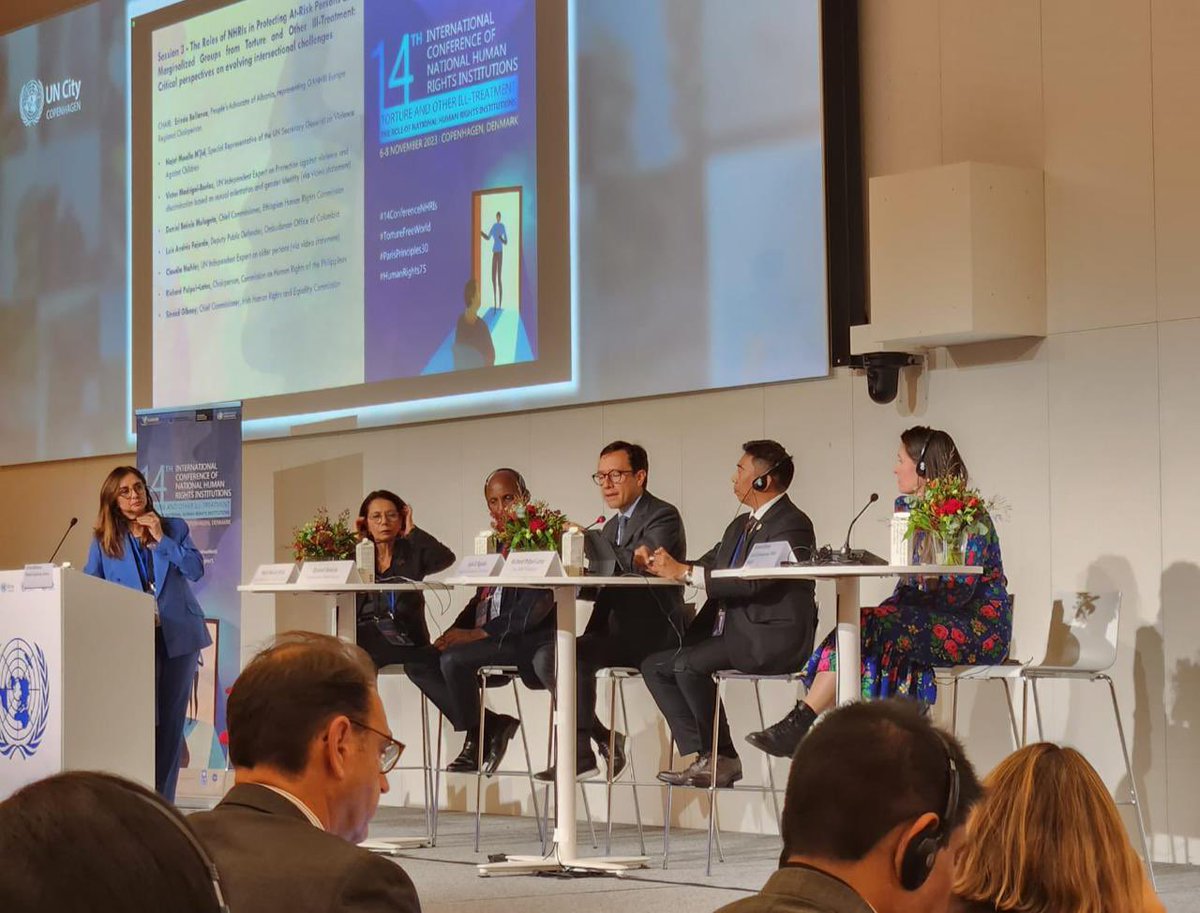 DefensoriaCol's tweet photo. En el marco de la 14ª Conferencia Internacional de Instituciones Nacionales de #DDHH de @Ganhri1 y @UNHumanRights, participamos en mesa de trabajo sobre nuestro papel como organismos garantes de derechos en la protección de personas en riesgo de tortura.
#14ConferenceNHRIs https://t.co/69nNgxqxEd