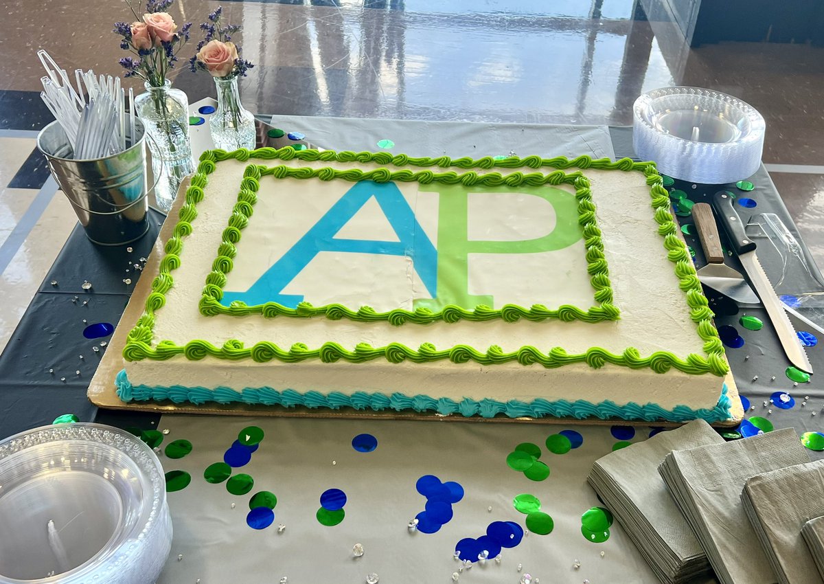 NicRiley83's tweet photo. Celebrating and honoring our advanced teachers for helping our students and our school achieve the honor of the CollegeBoard AP Honor Roll! @MagnoliaHighTX @APCollegeBoard @MagnoliaISD https://t.co/MSX4emOAcn