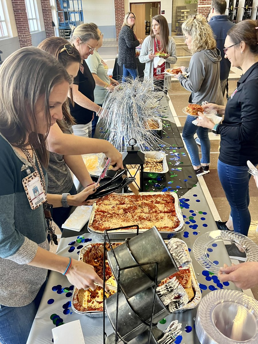 NicRiley83's tweet photo. Celebrating and honoring our advanced teachers for helping our students and our school achieve the honor of the CollegeBoard AP Honor Roll! @MagnoliaHighTX @APCollegeBoard @MagnoliaISD https://t.co/MSX4emOAcn