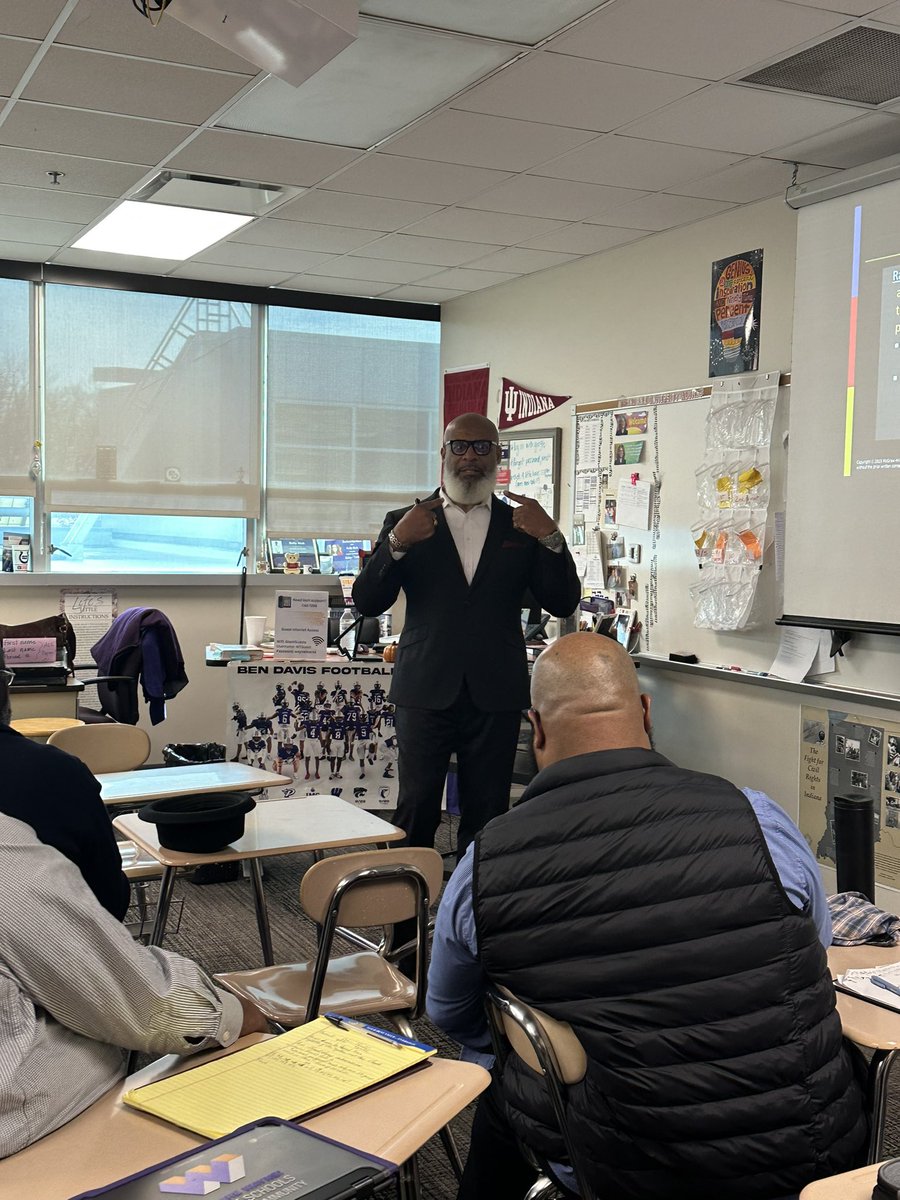 dmurff5's tweet photo. Great session by George Middleton! The discussion was so rich and we couldn’t believe how quickly the time went by. Grateful for the opportunity to learn. #WayneLearns https://t.co/LgTSCnii6j