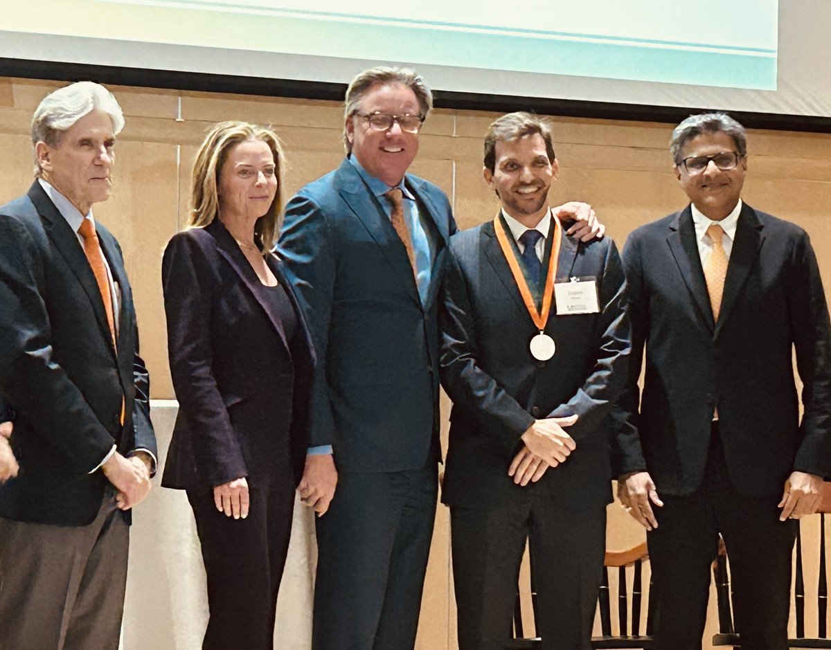 An enormous congratulations to @brunonahar @dsui_miami_uro on the Feder Family Endowed Chair! @umiamimedicine @SylvesterCancer