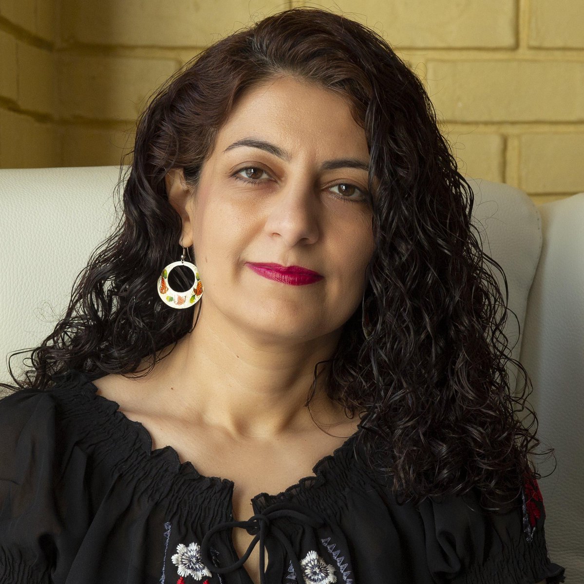 A Novel Idea talks to @MojganGhazirad about her autobiographical coming-of-age novel, THE HOUSE ON SUN STREET, set largely in Tehran during the concussive period of the Iranian Revolution, which changed the lives of women and also of literature: buff.ly/3Mlehp5