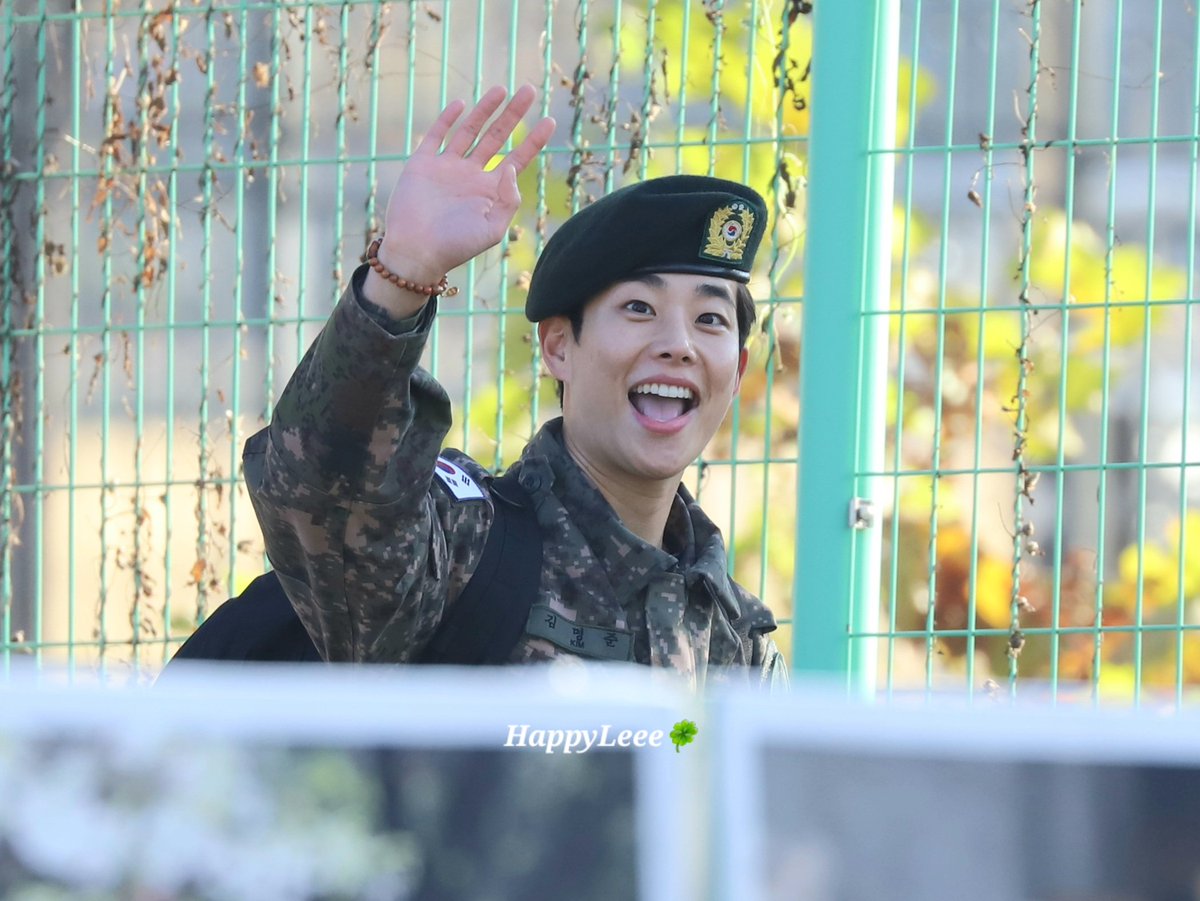 231108 축 전역❤️

#엠제이 #MJ #김명준 #아스트로 #ASTRO