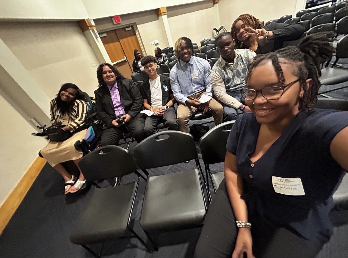 BenDavisHS_BPA's tweet photo. Membership Monday! Our highlight this week is Jayla Wilson. She is the Vice President of Public Relations for this year. She advanced to State for Human Resources. She is in her second year of BPA. She enjoys filmmaking, arts and crafts, and meeting new people. (Late upload) https://t.co/kKMdVoqLro