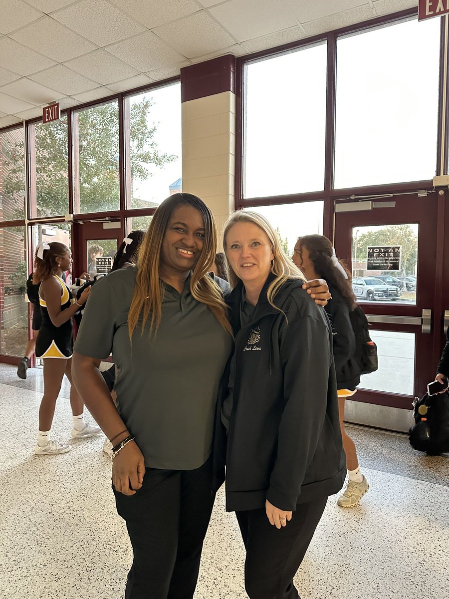 At South Effingham for a scrimmage with these lovely ladies! Let’s go Cats! <a href="/Amy_LLewis/">Amy L Lewis</a> <a href="/TJoyRoberts1/">T.Joy Roberts</a> #Gameone #Welovebasketball #RHAthletics