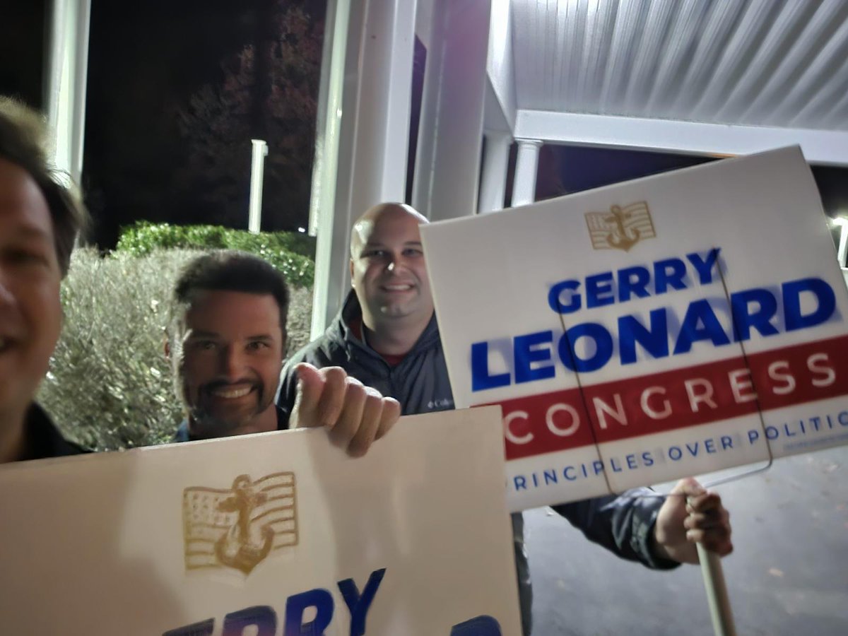 LESS THAN ONE HOUR TO VOTE - POLLS CLOSE AT 8PM!

It has been a busy day at the polls for everyone - a BIG SHOUT-OUT to those holding sign at the polls across the district this Election Day!

#LeonardForCongress
#GetOutTheVote