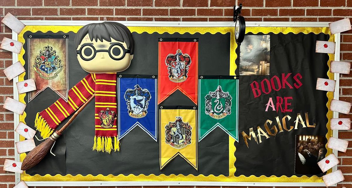 SWfreetoread's tweet photo. @jk_rowling My elementary school’s new librarian is a Harry Potter superfan! She just put up this beautiful bulletin board in our school’s media center! I wanted to share with you! She wants all of our students to experience the magic of Harry Potter! https://t.co/SlvIUoox6W