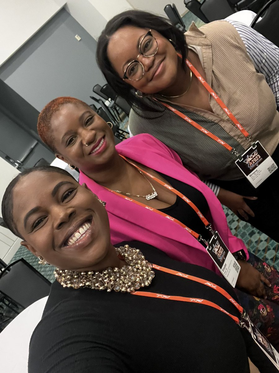 I finally met @ShadyBeautyMD29 in person after months of connecting on twitter/X. I am loving the MIGS fellow x #blackgirlmagic at #AAGL23 👩🏾‍⚕️😍 #diversitymatters #DEI