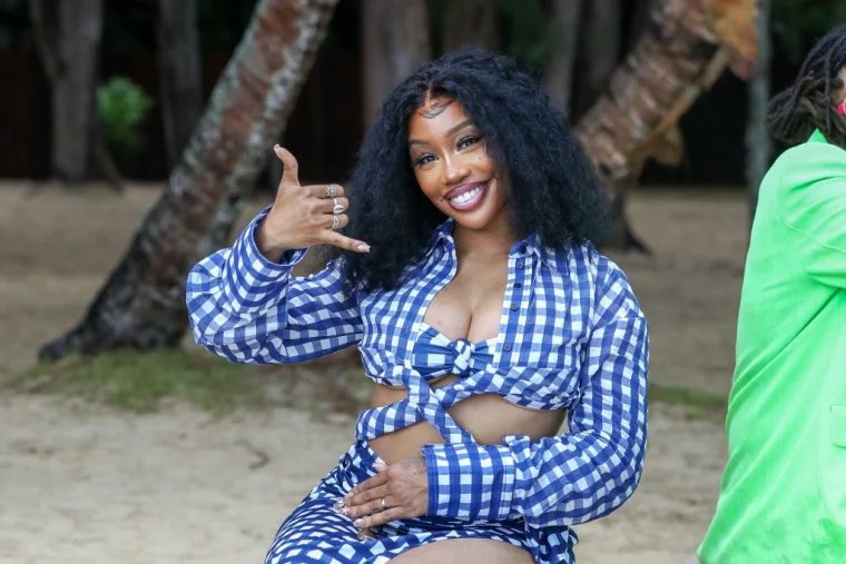 DailyLoud's tweet photo. SZA has been named Hitmaker of the Year by Variety 🎉 https://t.co/XDy36nLhGI