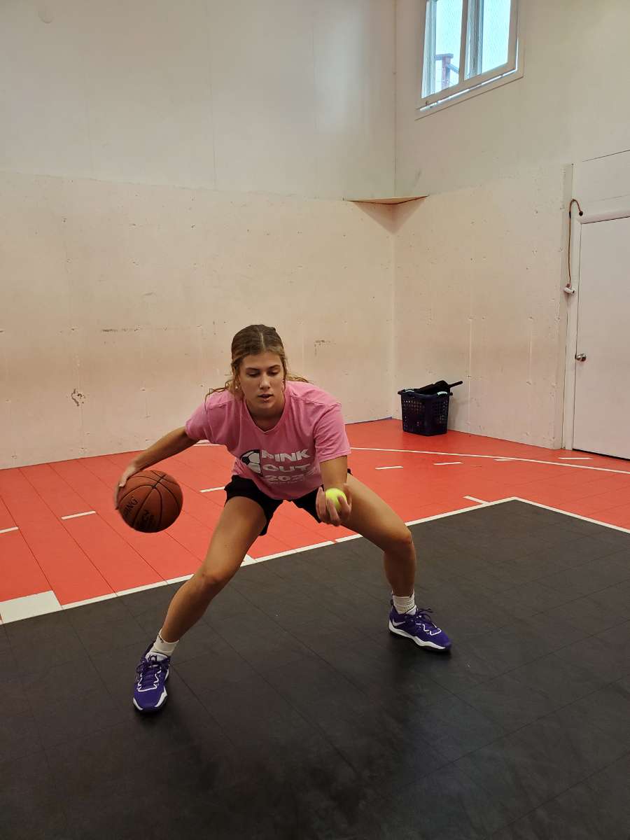 kostroskihoops's tweet photo. Good luck @maggiehartwig2 with her first college game tonight! https://t.co/SzzEiJRIVi