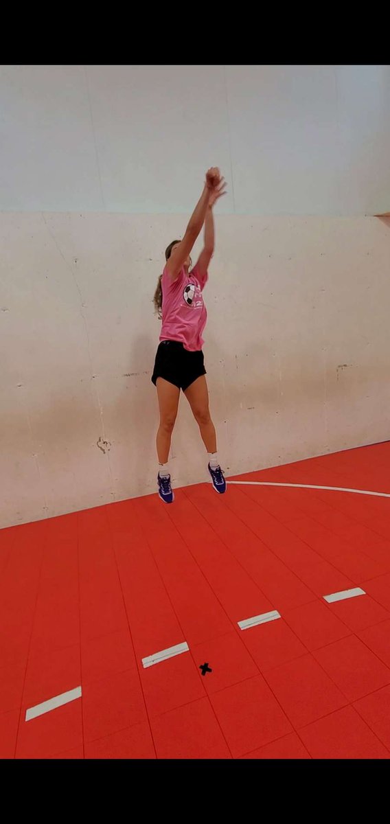 kostroskihoops's tweet photo. Good luck @maggiehartwig2 with her first college game tonight! https://t.co/SzzEiJRIVi