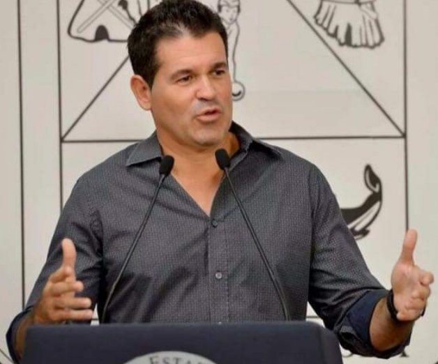 Desde el Senado impulsaremos que todo el recurso que actualmente se destina a los diputados federales y locales "pluris", mejor se destine a escuelas de música para niños.
La música y las artes fortalecerán el pensamiento de las nuevas generaciones.