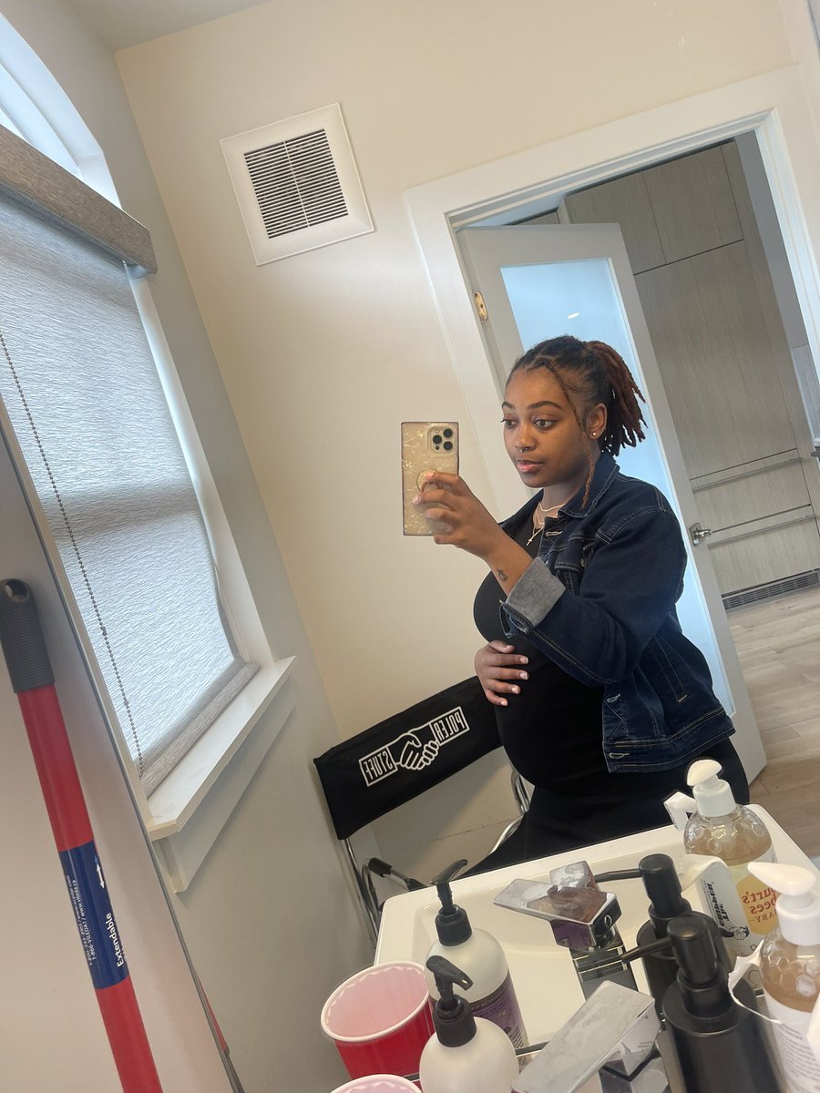 Tyneek6's tweet photo. Mommy’s baby❤️💙 https://t.co/TYQv9uOvCQ