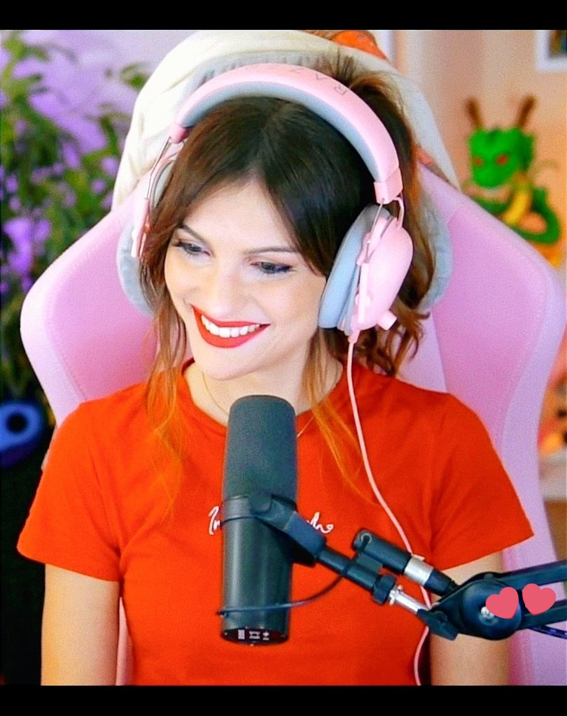 esevega28's tweet photo. @IamCristinini
Gracias por el stream Bonita, día completito de buenas charlitas como siempre, fortnite con los colegas y más de más, buen pasar, que descanses y pases buena noche, dulces sueño, que vaya todo de maravilla mañana, cuidate y disfruta, besitos TKM.😘💙😊🫰🏼 https://t.co/DV0mXUYAXD