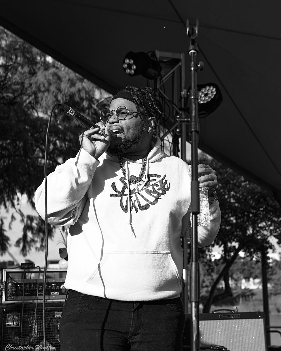 cdw21's tweet photo. #wacotx #wacoculturalartsfest #leafvxllage #rapmusic #hiphopmusic #wacomusicscene #wacolife #wacolifestyle #bnw #bnw_captures #bnwphotography #blackandwhitephotography #leicashooter #leicaphotography #leicashot #leicaq2 #indianspringsparkwaco https://t.co/iKYof6nvcG
