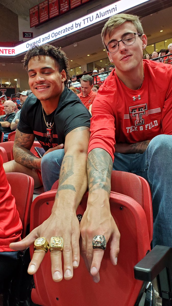 GruvyGurl's tweet photo. Got to meet some royalty at the Lady Raider game tonight! @coleomlin (Decathlon) and @robeyyoo (Discus) showing off the hardware for @TexasTechTF The #Stars✨️Come out for @LadyRaiderWBB!!! #WreckEm https://t.co/A5N9RQDTBv