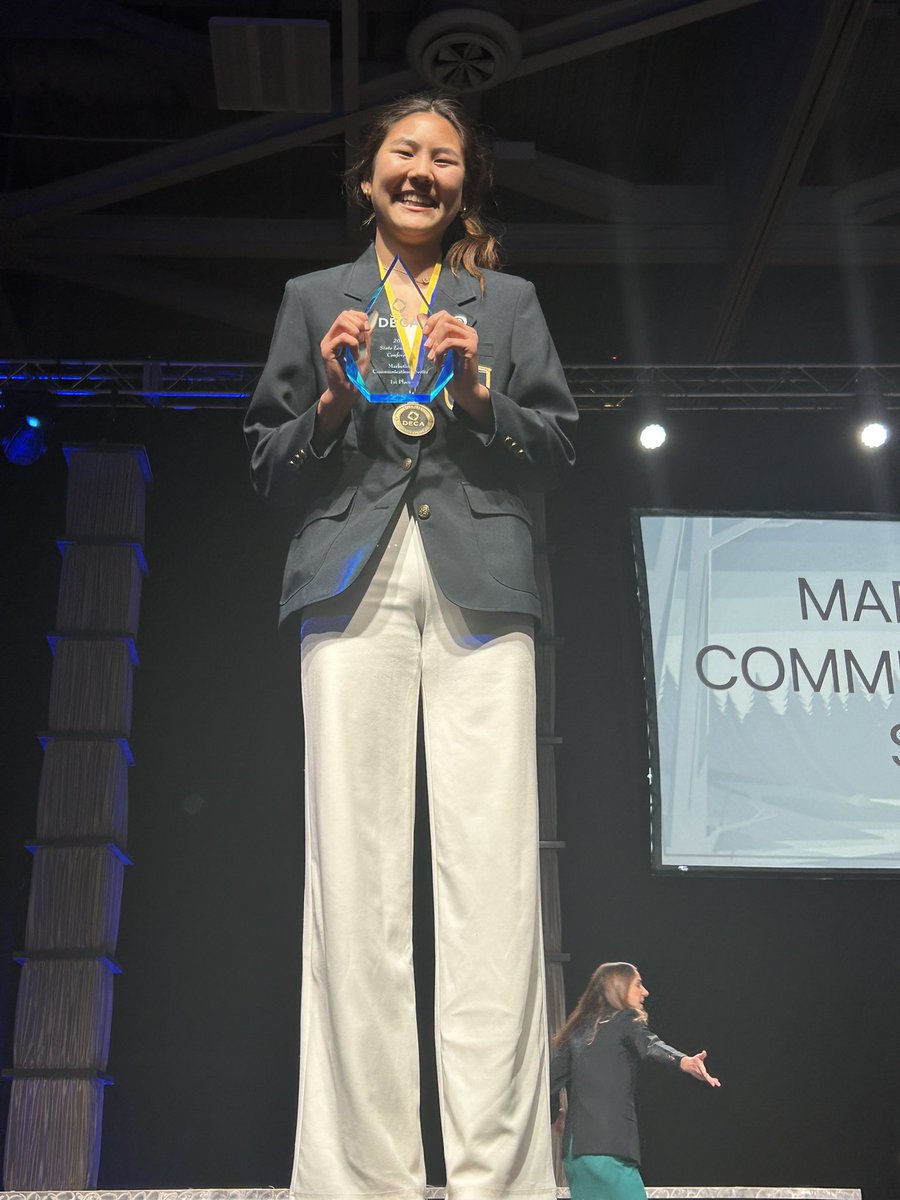 blacksburgdeca's tweet image. DECA MONTH DAY 7: We are sharing a few of our glass winners 💎💎 at SLC last year!! So proud of all our competitors, can’t wait for DLC in just a few days!