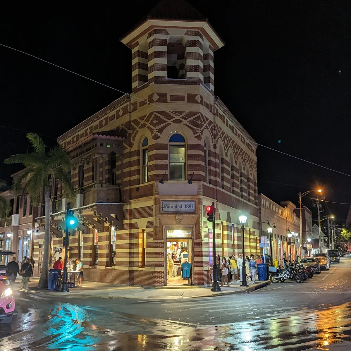 Another chill night in Old Town. #keywest #oldtownkeywest #duvalstreet 📷 @therealrobfrank

More: PartyinKeyWest.com/wp/
Follow us: @PartyInKeyWest
Hashtag us: #PartyInKeyWest
